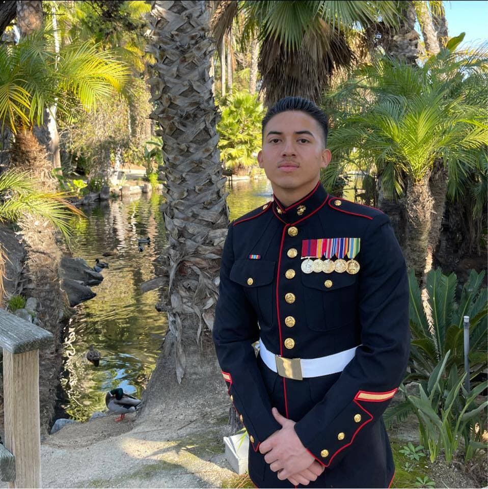 Las autoridades reportaron que en el lugar además arrestaron al presunto homicida identificado como Irvin Hernández Flores, de 23 años. El sospechoso fue llevado a la cárcel del condado de San Francisco, donde fue fichado por dos cargos de homicidio, robo y poner en riesgo la vida de un menor de edad.
<br>
<br>Durante la investigación, la Policía estableció que Irvin era hijo de José Alexis Hernández y que Yessenia Soto Hernández era su madrastra.