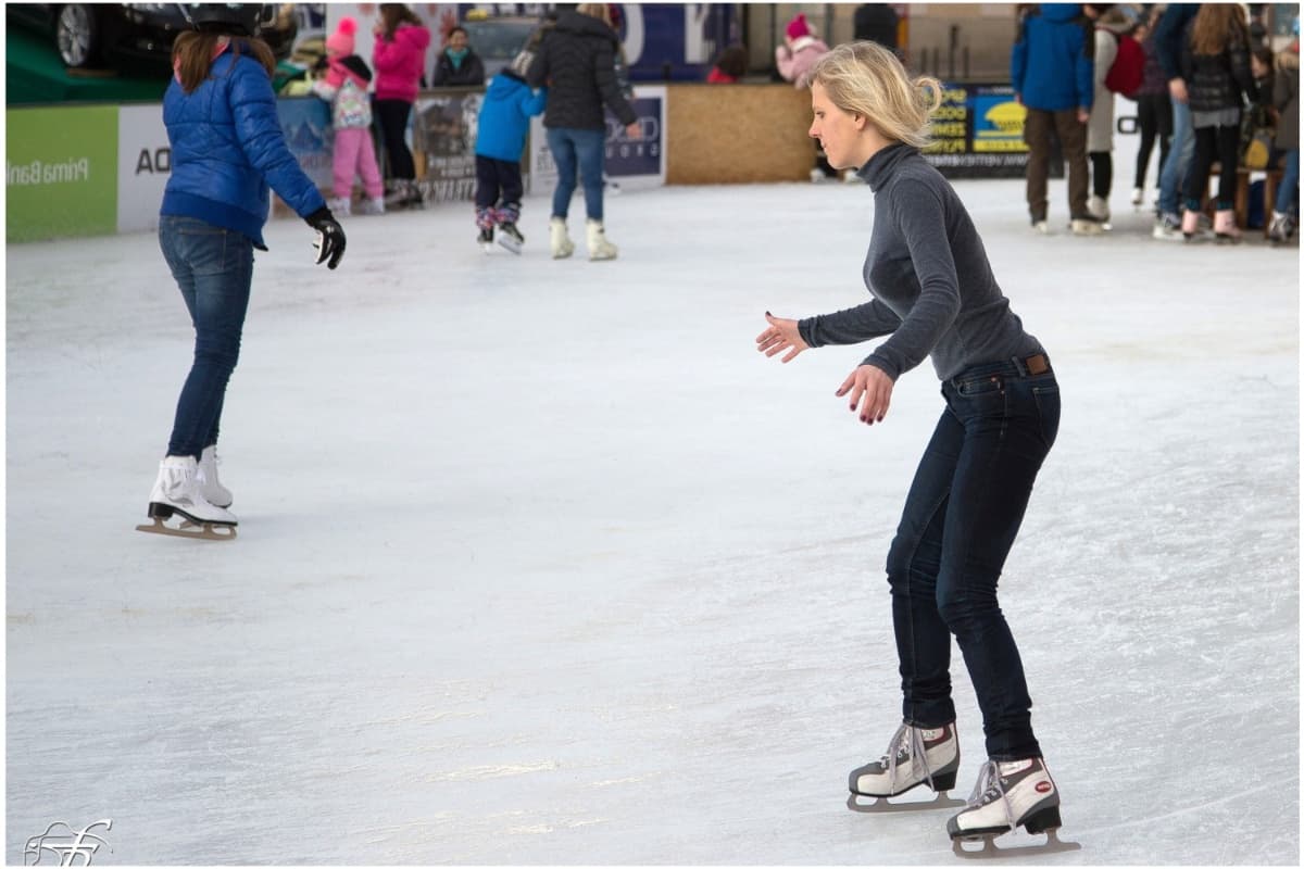 ⛸ 
<b>Wentworth Park</b> 
<br>📍5625 S. Avenida
<br>📆A partir del 24 de noviembre
<br>📲Se requiere preinscripción para algunas actividades✍️chicagoparkdistrict.com/ice-rinks.