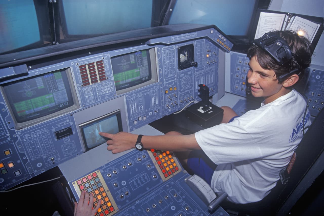 Computadoras, telescopios, viajes a centros espaciales, películas del futuro, todo lo que excite su ya fértil imaginación es lo que necesita para sacar adelante tus planes y proyectos. Incorpórale en grupos de ayuda a otros niños, en cuestiones ecológicas en general en trabajos comunitarios.