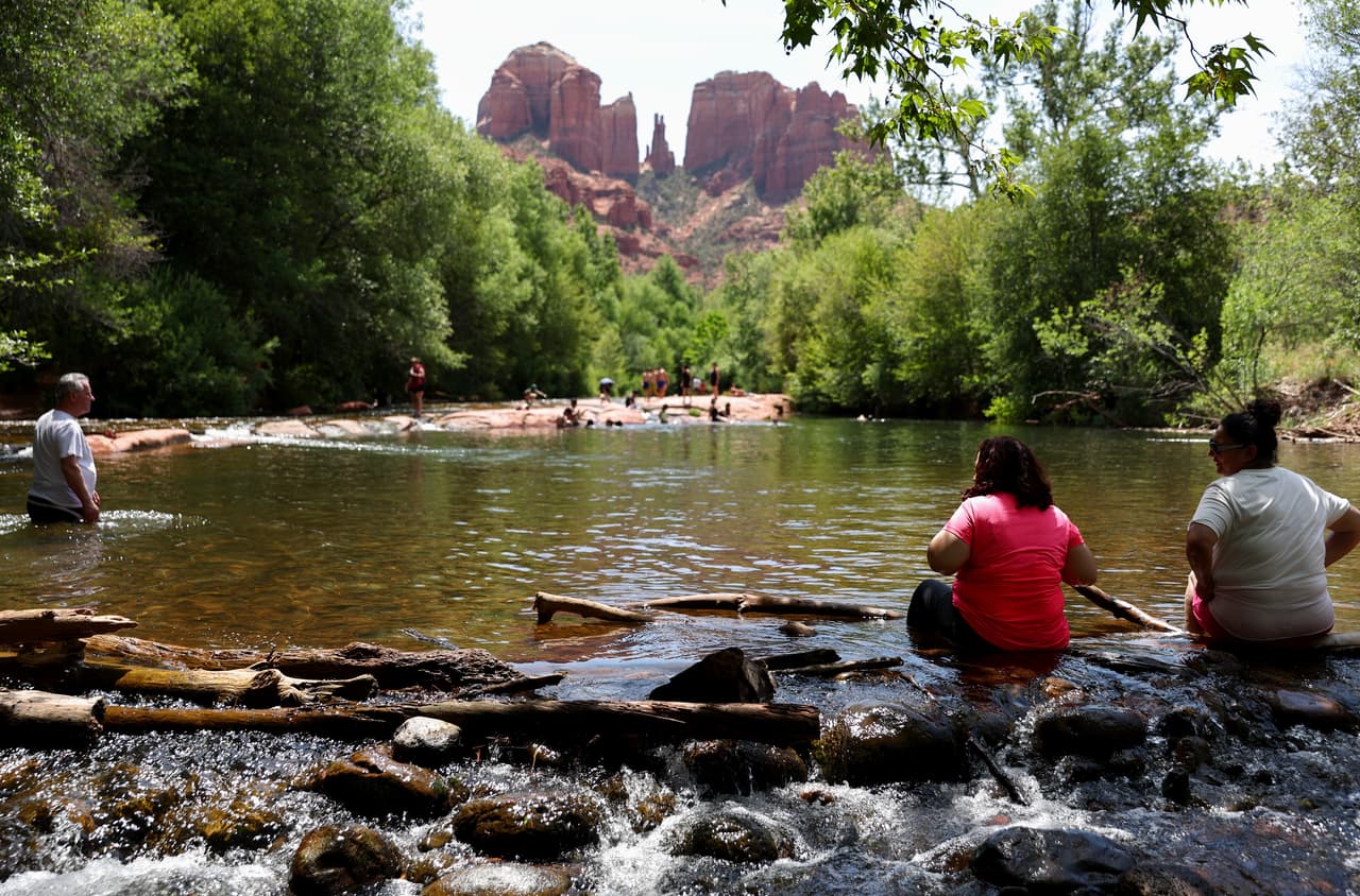 <b>Oak Creek, en Sedona</b>, es un buen lugar para escapar el intenso calor y disfrutar en familia de sus tranquilas aguas.