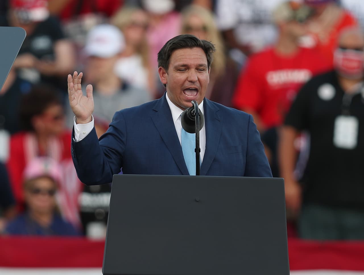 Senadoras arremeten contra DeSantis por considerar la cancelación de reporte diario del coronavirus    