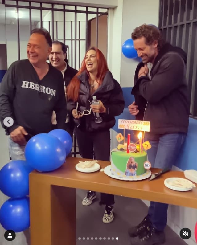 “Qué mejor manera de celebrar mi cumple que con trabajo y rodeada de gente tan maravillosa, que me llenaron de su inmenso amor. Los adoro a todos”, escribió en la descripción del post. 
<br>