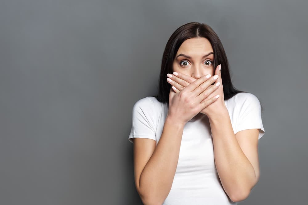 <b>Géminis</b>
<br>
<b>Dicen lo primero que se les ocurre como si fuera lo más normal del mundo</b>
<br>Conversador, elocuente y con gran agilidad mental, lo que se le ocurre a los geminianos sorprende a todos y con sus ideas y expresiones pueden colocar a los demás en el medio de situaciones embarazosas por esa característica de hablar, y luego pensar, lo cual hacen con una naturalidad y ligereza, sin importarle las reacciones ajenas, lo que hace sean un signo imprudente dentro del zodíaco.
