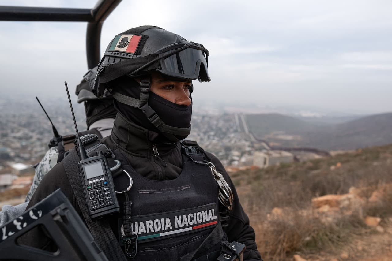 "De este lado del muro son nuestros": dos ejércitos trabajan a ambos lados de la frontera para frenar la inmigración indocumentada