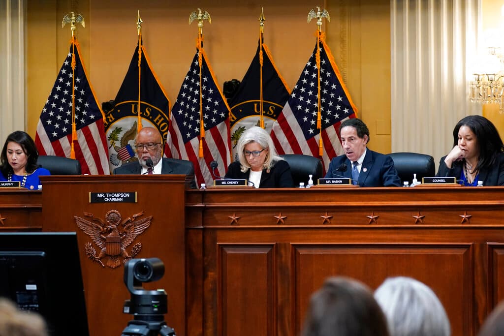 Estos son los cargos con los que el comité del 6 de enero recomienda acusar criminalmente a Trump