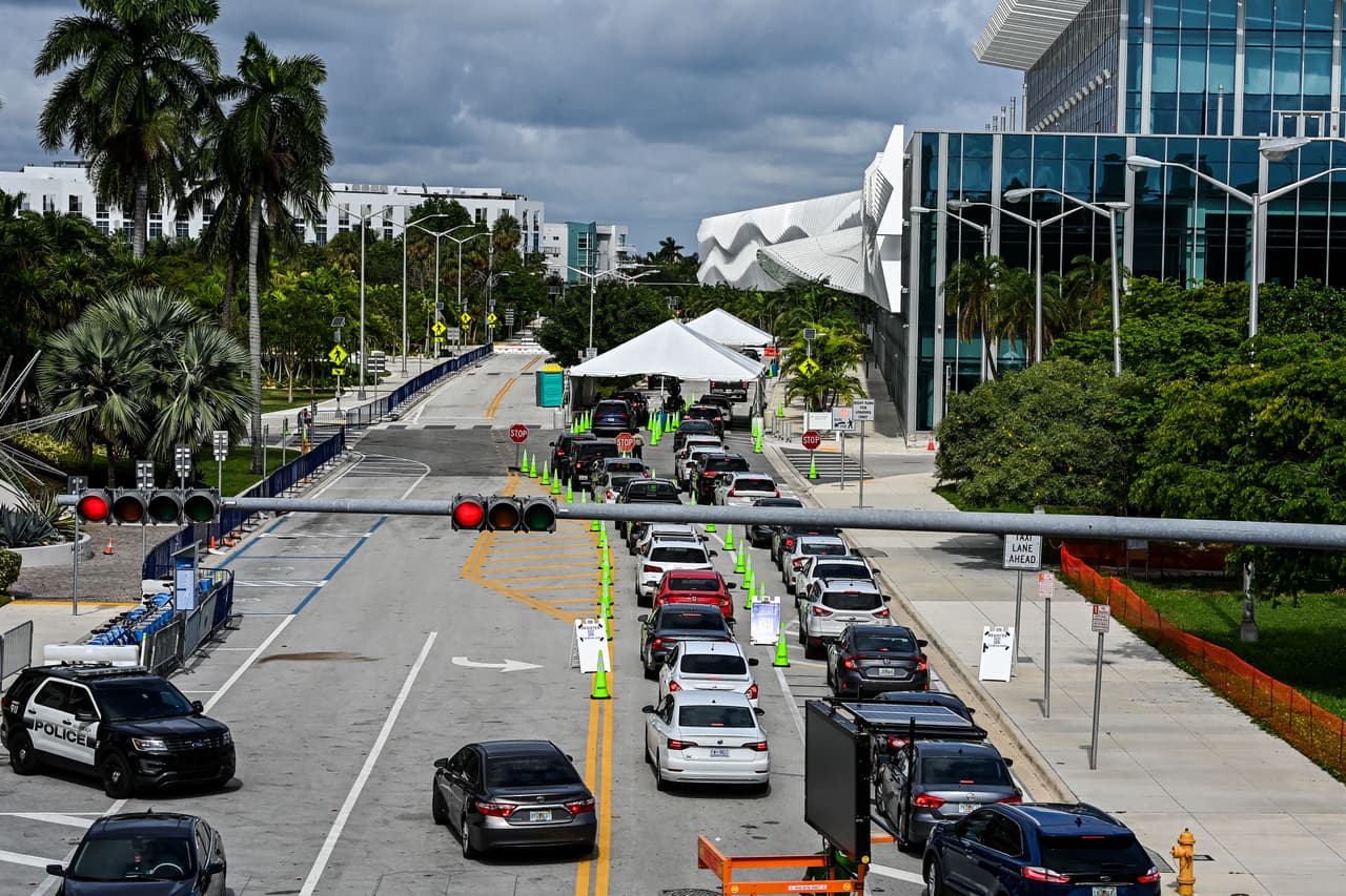 El sur de Florida vive un nuevo brote de coronavirus, con Miami-Dade superando en los últimos días el total de 200,000 casos.