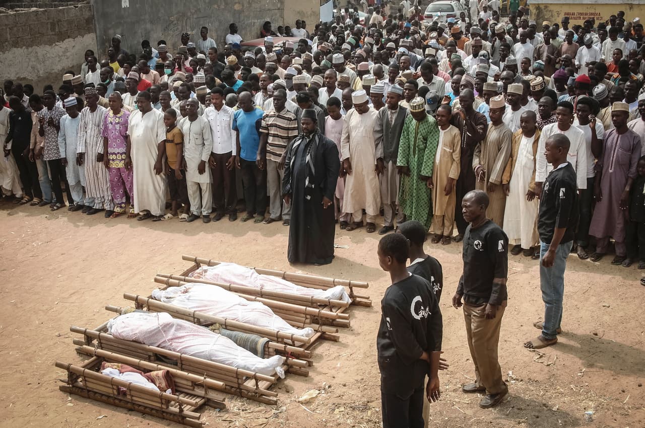 <b>10) NIGERIA. </b>3,000 muertes por el conflicto reportadas en 2016. Nigeria experimenta violencia religiosa, una lucha entre cristianos y musulmanes que comenzó hace más de cinco décadas. Actualmente, la violencia religiosa de ese país está centrada en 
<b><a href="http://www.univision.com/noticias/secuestro/liberan-a-82-jovenes-secuestradas-hace-tres-anos-por-el-grupo-terrorista-boko-haram" target="_blank">Boko Haram</a></b>, agrupación que busca imponer la sharia (leyes islámicas) en buena parte del país.