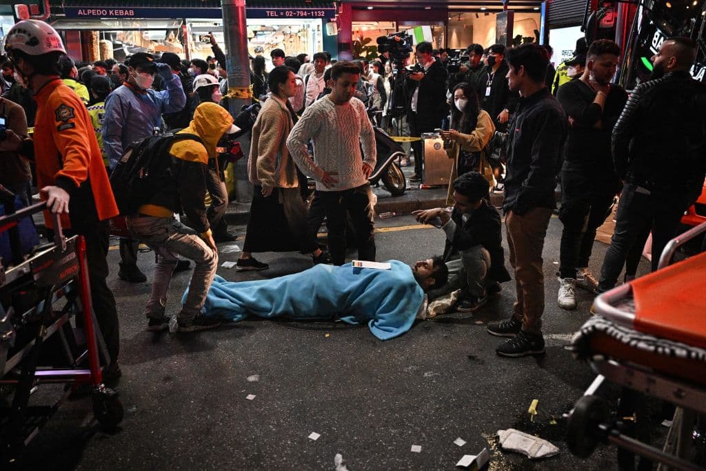Decenas de personas recibieron maniobras de reanimación en las calles.