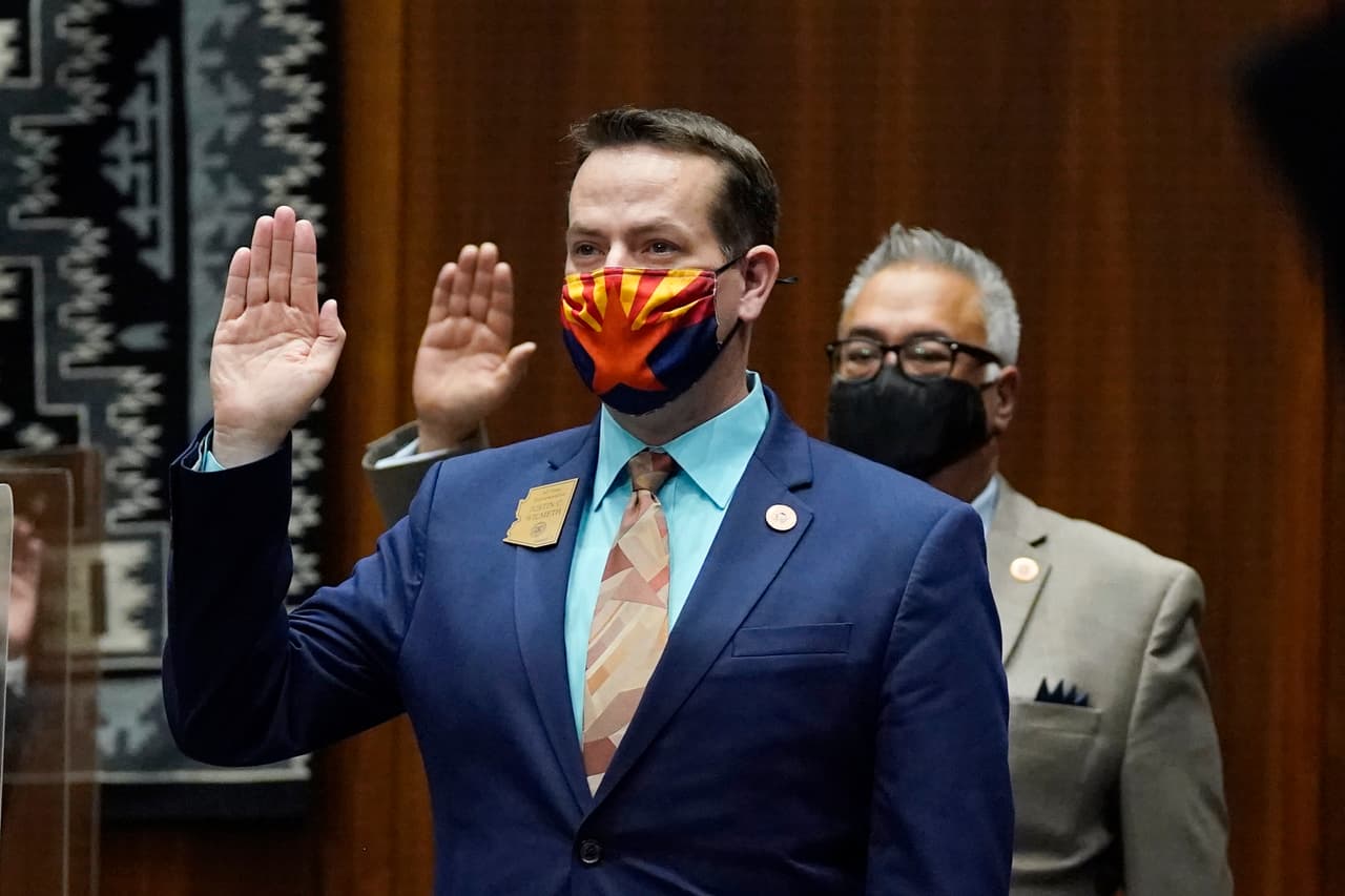 El representante republicano Justin Wilmeth, quien presentó el proyecto de ley enero, justificó: “
<b>Una parte clave de lo que hacemos aquí como legisladores es preservar la historia del estado</b>. Y es por eso que estoy escribiendo este proyecto de ley hoy, porque se realizó un importante descubrimiento en este estado hace 94 años”.