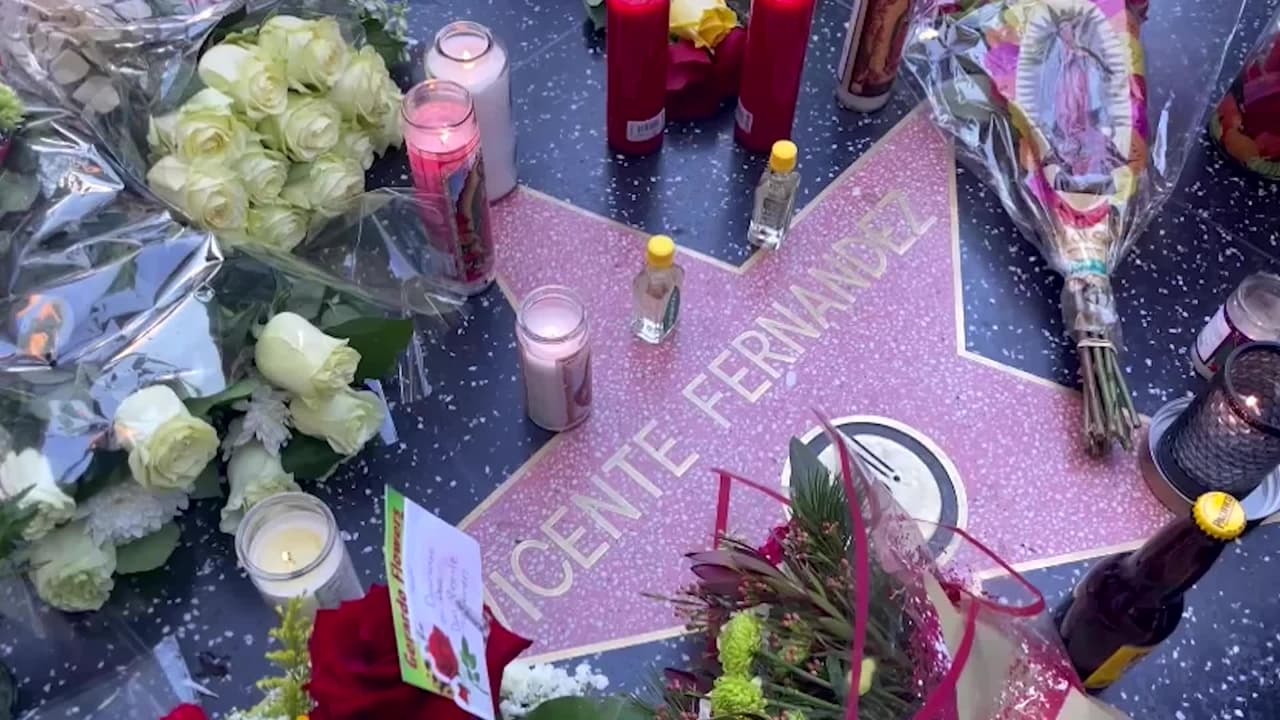 <b>"El Rey de la Música Mexicana"</b>: así fue llamado el ídolo 
<b><a href="https://www.univision.com/temas/vicente-fernandez">Vicente Fernández</a></b> al podio del 'Hollywood Walk of Fame', en Los Ángeles, el 11 de noviembre de 1998.