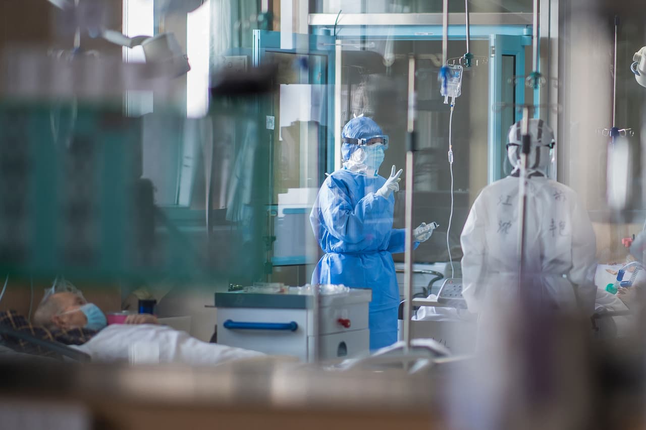 Soy indocumentado y necesito atención médica por coronavirus, ¿qué puedo hacer?