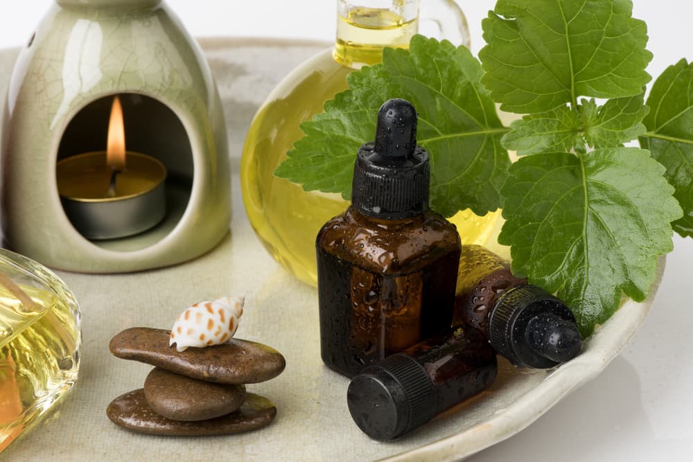 Consigue un poco de aceite de pachuli (o patchouli, en inglés), que se utiliza para aumentar la libido y la fertilidad.