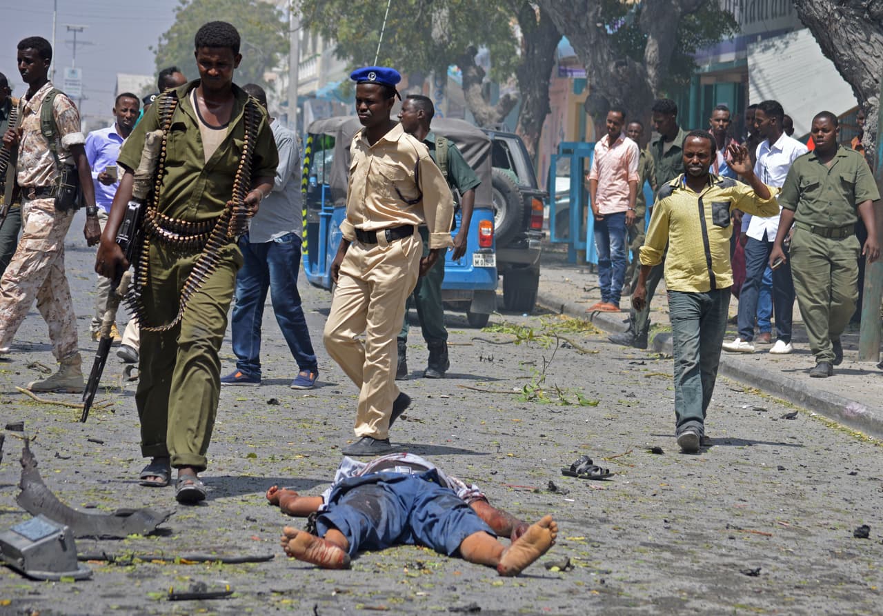 <b>6) SOMALIA.</b> 
<b>3,450</b> 
<b>muertes por el conflicto reportadas en 2016. </b>
<br>Desde 2009 la Guerra Civil somalí experimenta una segunda fase, luego del recrudecimiento del conflicto entre las fuerzas del Gobierno Federal de Somalia y aliados contra varios grupos islámicos extremistas.