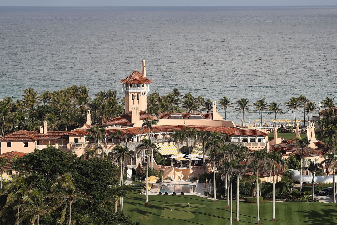 La oficina tiene su sede en el sur de Florida, en el condado Palm Beach, en donde Donald Trump tiene ahora su residencia. 
<br>