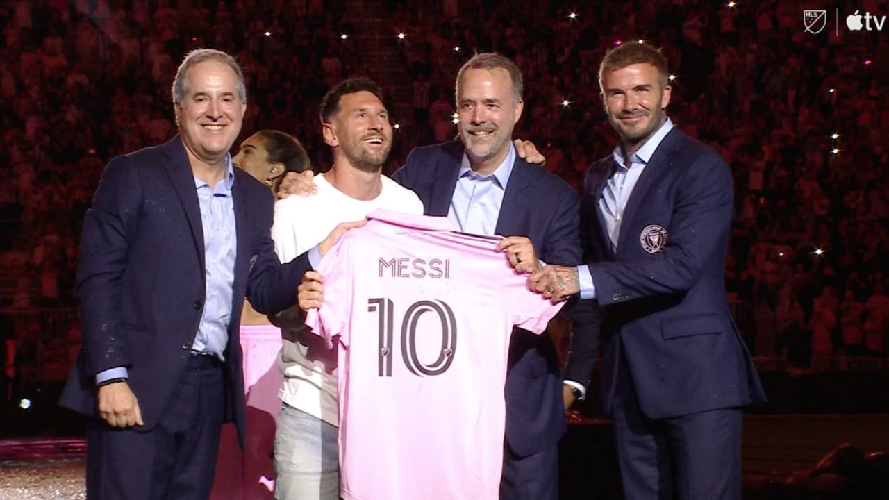 La 
<b><a href="https://www.univision.com/local/miami-wltv/estoy-disfrutando-esta-nueva-etapa-messi-da-su-primera-conferencia-de-prensa-con-el-inter-miami-video" target="_blank">llegada de Lionel Messi</a></b>, considerado por muchos el mejor jugador de fútbol soccer del mundo hoy por hoy, al Inter de Miami 
<b>ha sido todo un fenómeno</b>, ya llamado 'Messimanía', al que ni los más famosos han podido escapar.