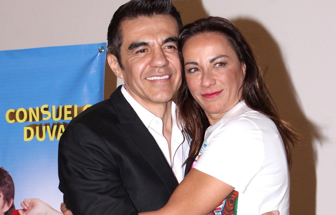 Adrián Uribe hizo que Consuelo Duval se carcajeara en un funeral