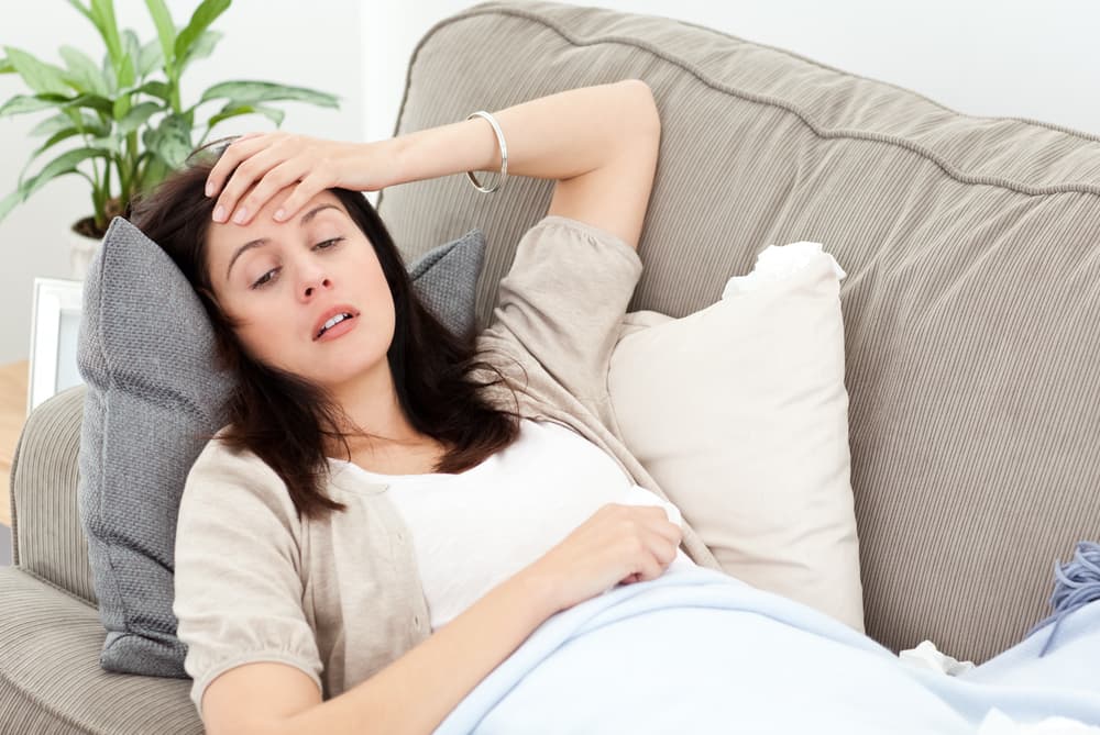 La mayoría de los dolores de garganta mejoran solos sin antibióticos. En el caso de las infecciones estreptocócicas de la garganta (strep throat, en inglés), se necesita hacer una prueba de laboratorio para determinar si usted o su hijo necesitan antibióticos.