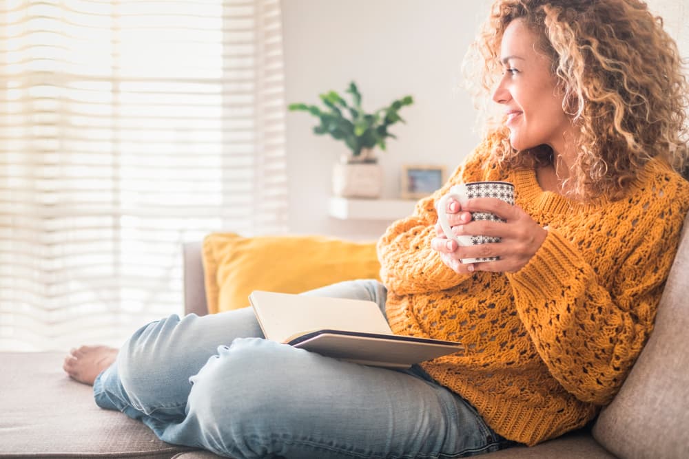 La energía que obtengas de este ritual variará de acuerdo al mes y el año. Cuando llegue esta ocasión, puedes beber directamente del recipiente o preparar un té bendecido con esta agua.
<br>
