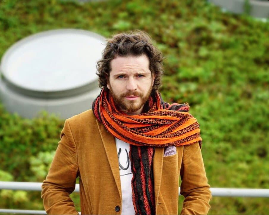 Él es Daniel Habif, conductor del canal de música 
<i>Ritmoson Latino</i>, también es actor, modelo de comerciales y asesor musical.