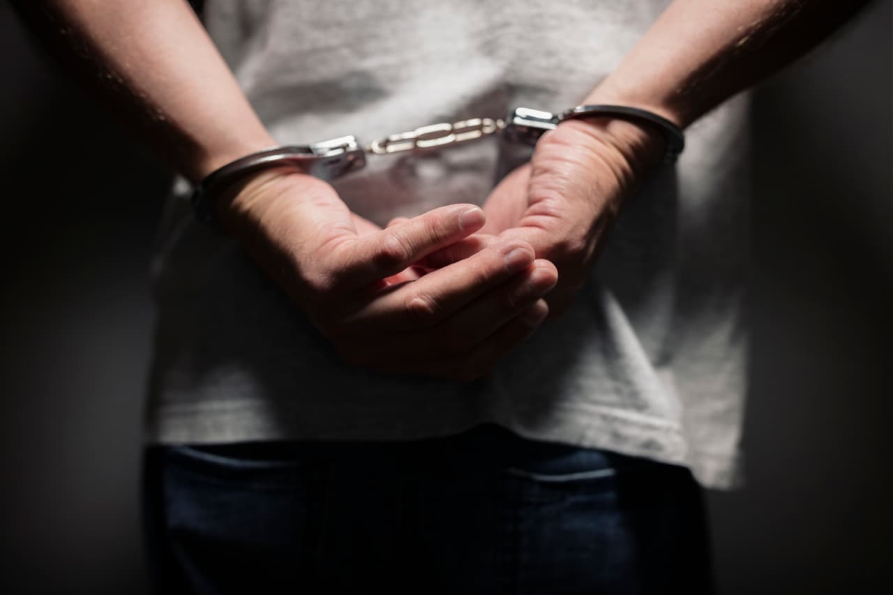 Sentencian a diez años de prisión a hispano que traficó droga entre Texas y Georgia