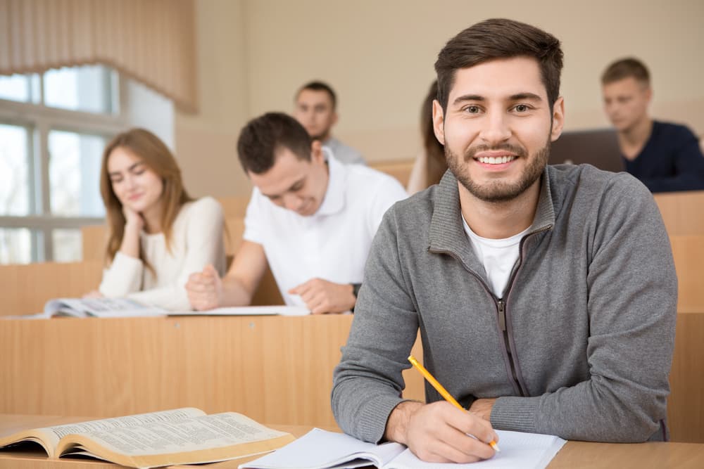 Es el tipo de persona, estudiante que sobresale en la escuela, el pensamiento rápido y la facilidad para poder aprender inmediatamente algo. Es un tránsito de inteligencia.