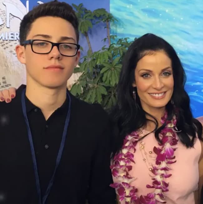 Aunque, al final, nació sin este trastorno genético, la Miss Universo ha explicado que su hijo mayor tiene problemas de aprendizaje y dislexia. Por ello, tuvo que asistir a escuelas especiales que, al parecer, le ayudaron a superar esta condición, pues en el 2019 fue 
<a href="https://www.univision.com/famosos/aceptan-en-cuatro-universidades-al-hijo-mayor-de-dayanara-torres-y-marc-anthony-fotos">aceptado en 4 universidades. </a>