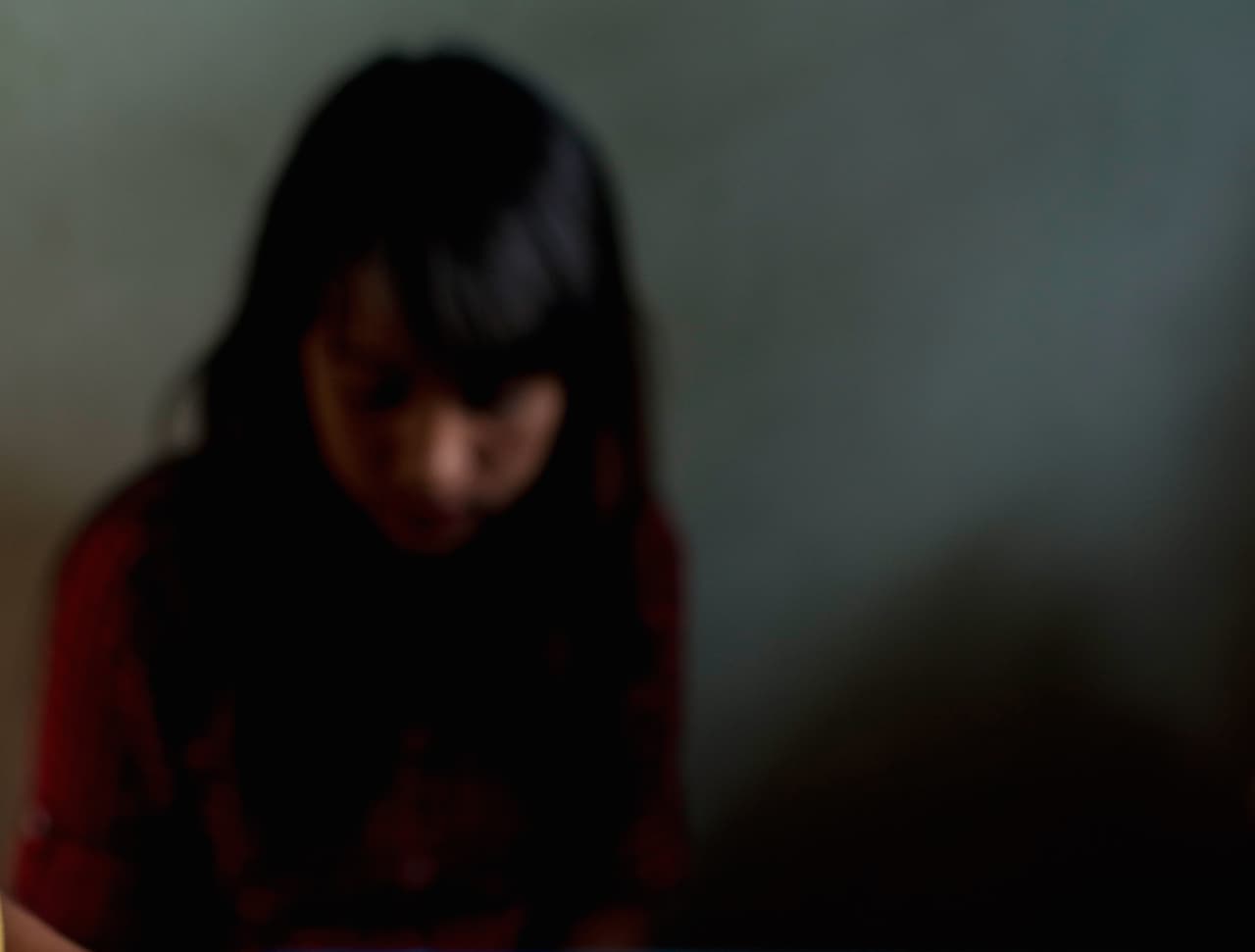 Lo acusan de intentar violar a su hija, lo dejan libre y luego lo vuelven a detener con droga