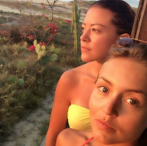 En 2010 
<b>Angelique Boyer y Fernanda Castillo</b> fueron mejores amigas dentro de la telenovela 'Teresa', pero su amistad traspasó fronteras y continúan siendo inseparables. Incluso, Castillo también tiene una excelente relación con Sebastián Rulli.
<br>