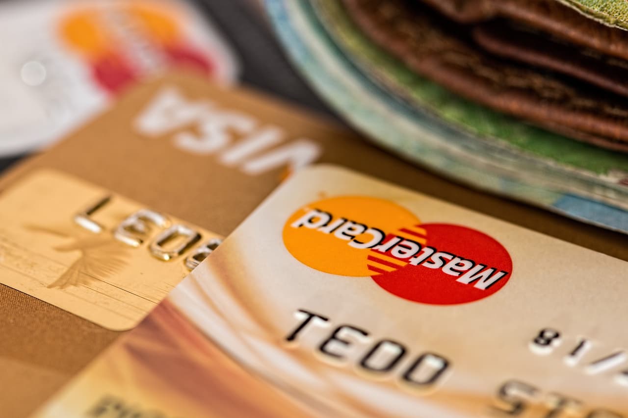 <b>3. No endeudarse con tarjetas de crédito: </b>en tiempos de inflación elevada como la que Estados Unidos está viviendo actualmente, es importante reducir las deudas y evitar adquirir compromisos financieros especialmente con tarjetas de crédito.