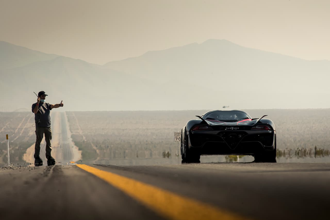 SSC Tuatara, el carro de producción más rápido del mundo con un registro de 316.11 mph (508.73 km/h).