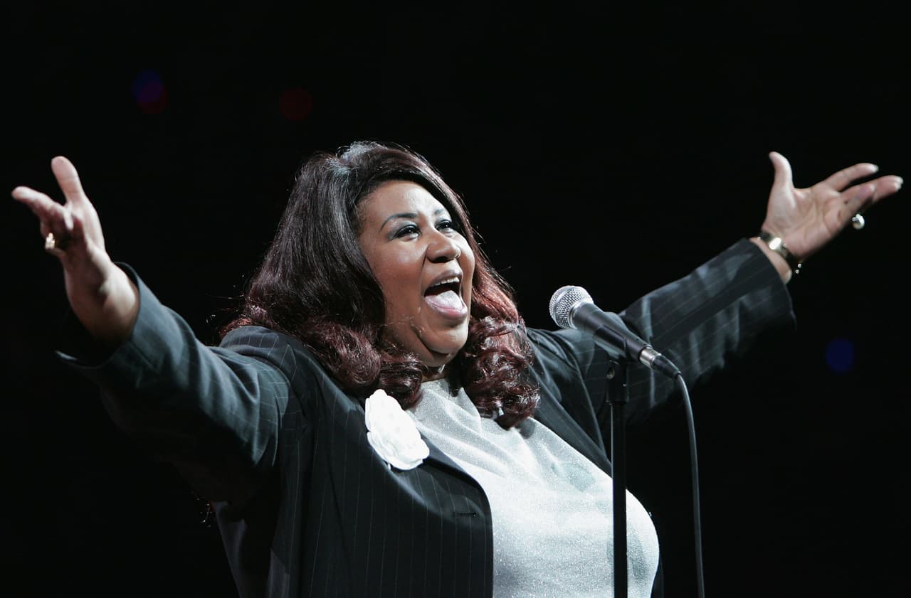 <b>Aretha Franklin, primera mujer en ser incluida en el Salón de la Fama del Rock and Roll. </b>La conocida ‘reina del soul’ obtuvo este reconocimiento en 1987. Franklin tiene un total de 18 premios Grammy, lo que la convierte en una de las artistas más premiadas en la historia de la música.