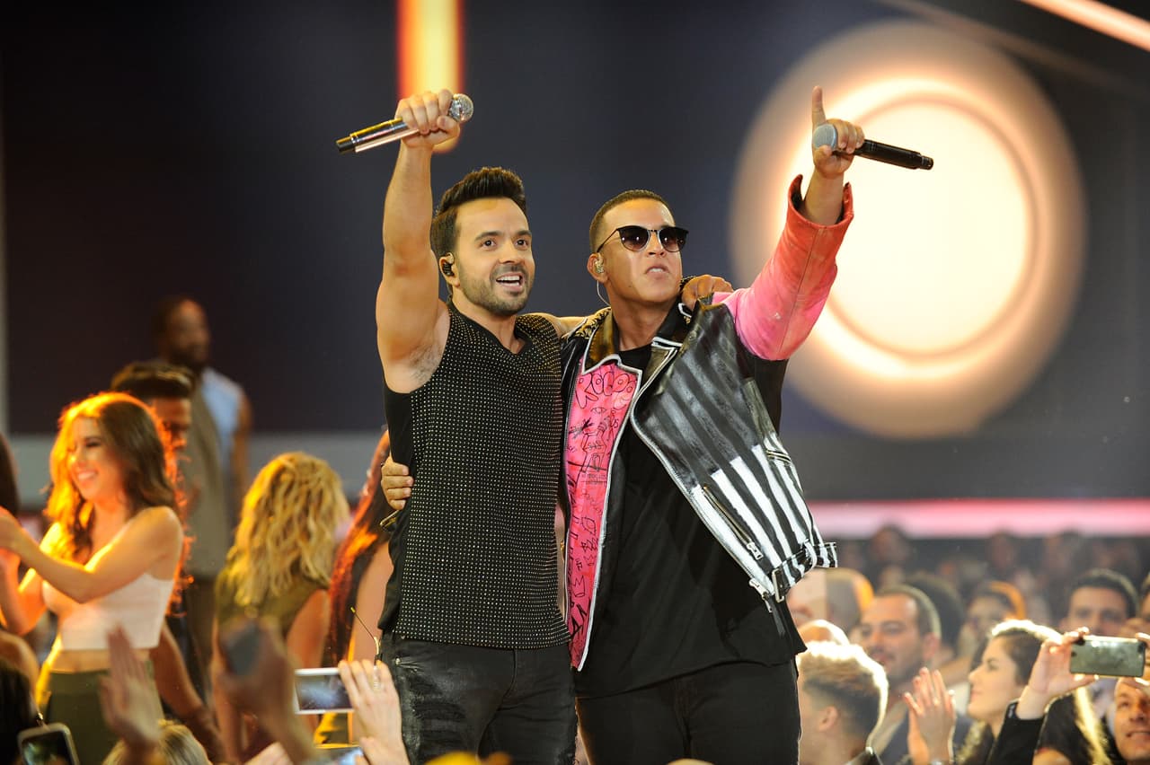 Luis Fonsi, Daddy Yankee y Justin Bieber están nominados a tres GRAMMY 2018 por 'Despacito' en las categorías Grabación del Año, Canción del Año y Mejor Presentación Dúo o Grupo.