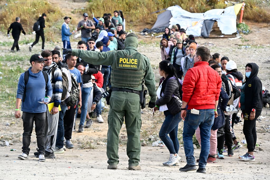 Serán deportados de forma express: ICE aclara qué pasará con las familias migrantes tras el fin del Título 42