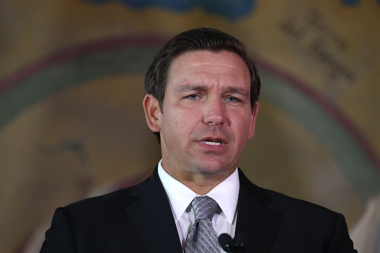 Arrecian las críticas contra el gobernador de Florida por su respuesta a la crisis de covid-19