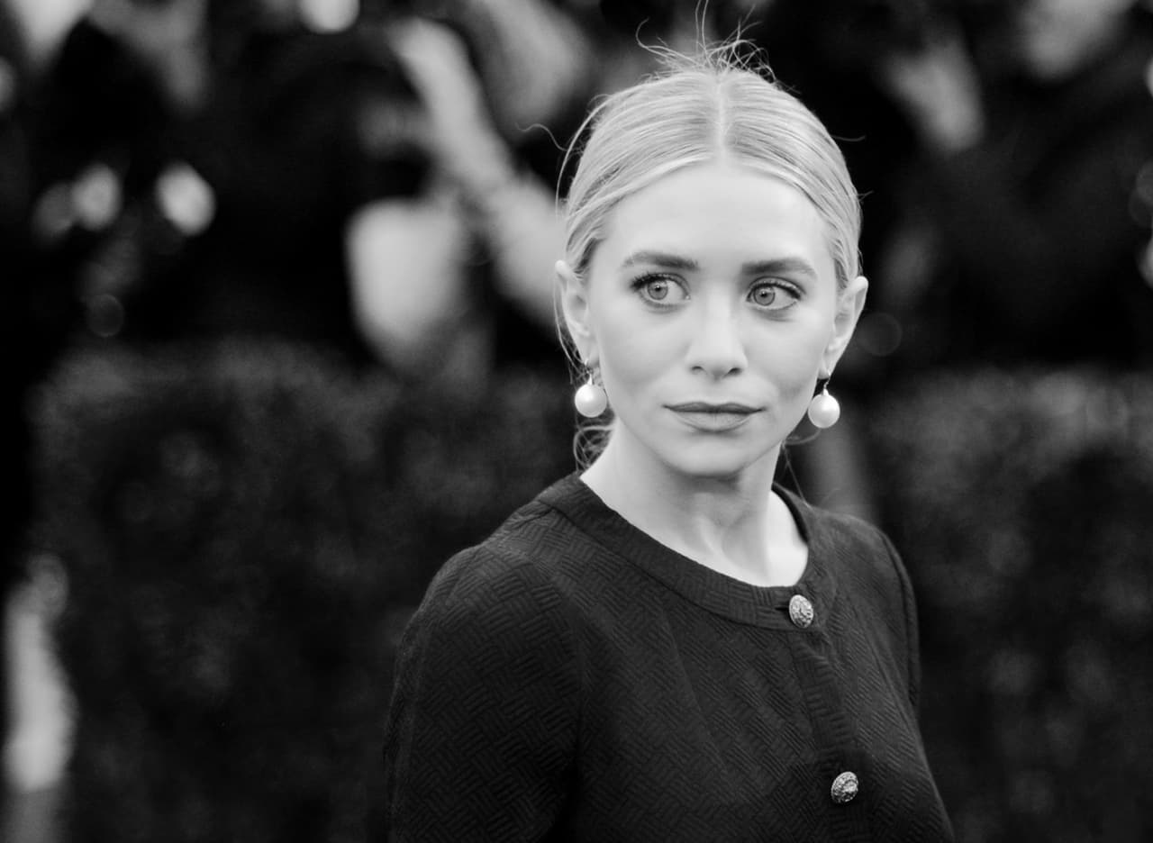 <b>Ashley Olsen</b>
<br>La diseñadora de modas y actriz es muy reservada sobre su vida privada, pero muchos 
<a href="http://www.independent.ie/style/celebrity/celebrity-news/ashley-olsen-has-been-living-with-incurable-lyme-disease-for-several-years-says-friend-31207300.html"><u>medios</u></a> han especulado que ha sufrido la enfermedad durante años y que esta le ha generado dolores articulares y problemas de corazón.