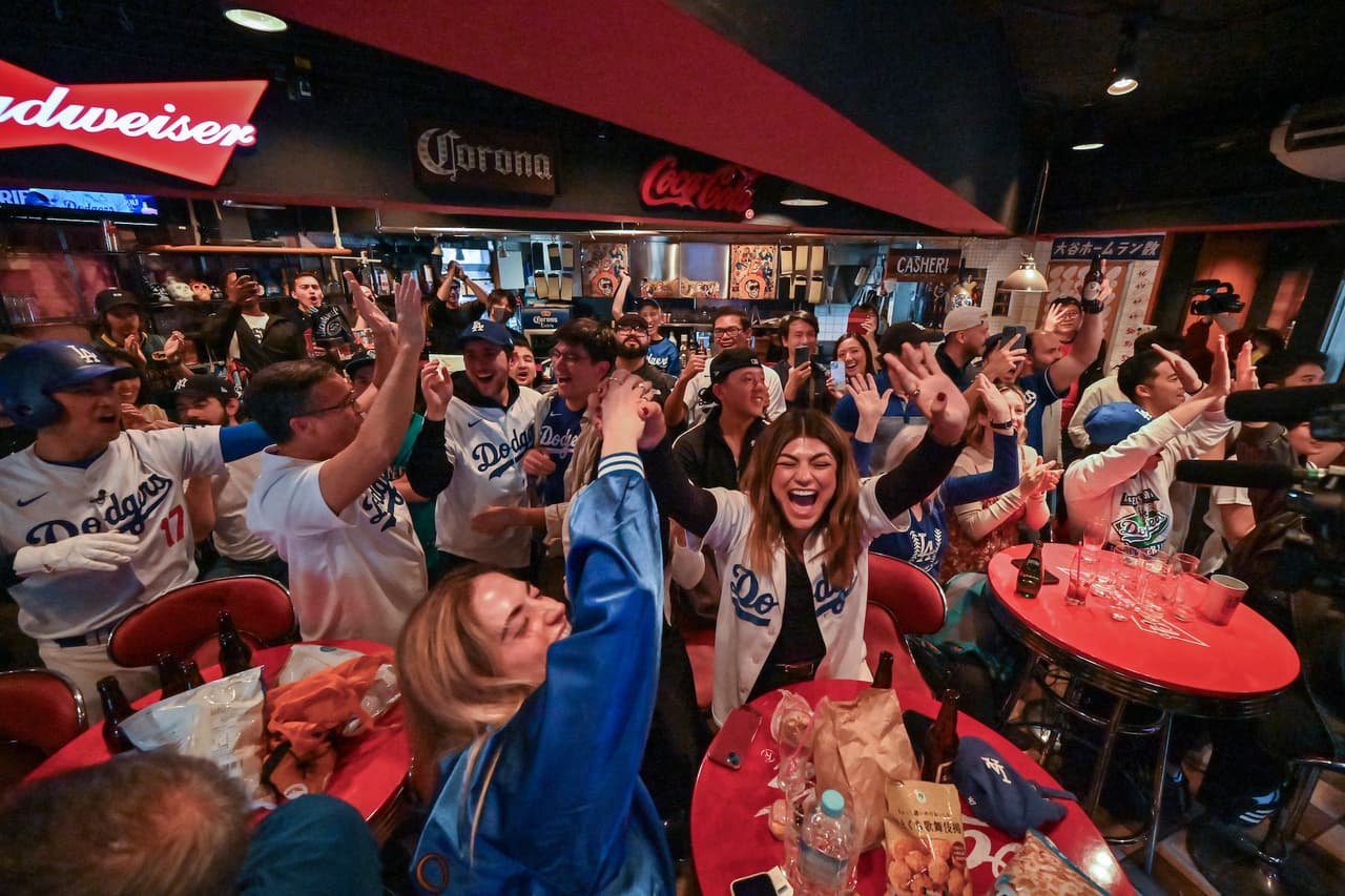 Esta fue la ocasión 12 en que ambos equipos, dos de los más ganadores en la historia de la MLB, se enfrentaron por el codiciado campeonato, pero tan sólo la primera vez en 43 años.