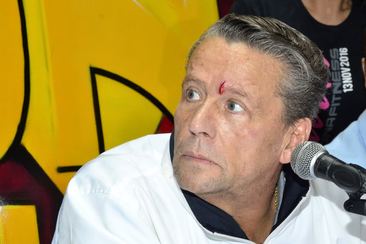"Obviamente que sí me duele, porque al final de cuentas es mi papá y el hecho de todo lo que haya pasado, no significa que yo quiera verlo golpeado o quiera que le pase algo", señaló en una entrevista retomada por el programa 'Sale el sol'.