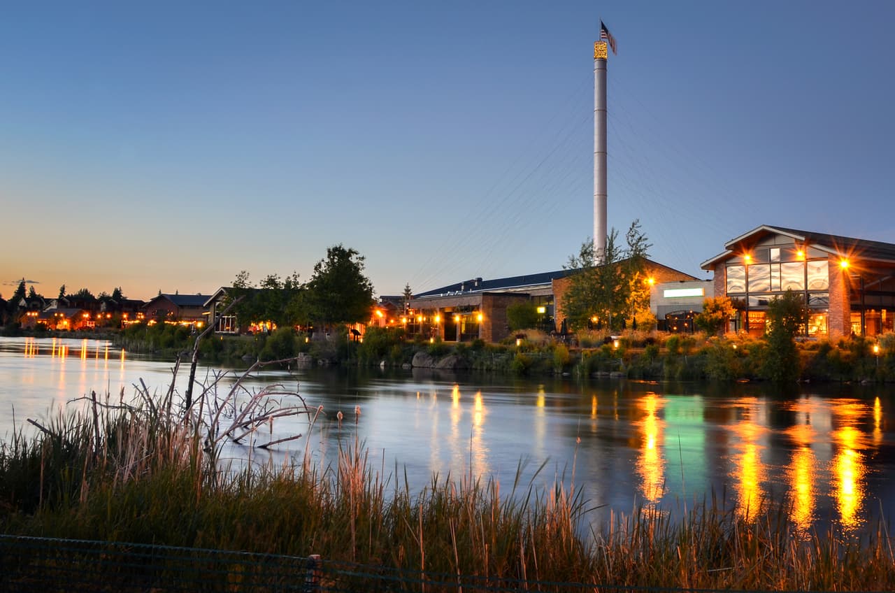 <h3 class="cms-H3-H3">7. Bend, Oregon</h3>
<br>
<br>🏢 
<b>Proyección de cambio de población: </b>+83.6%
<br>
<br>🏢 
<b>Población total, 2020: </b>208,513
<br>
<br>🏢 
<b>Población proyectada para 2060: </b>382,860
<br>