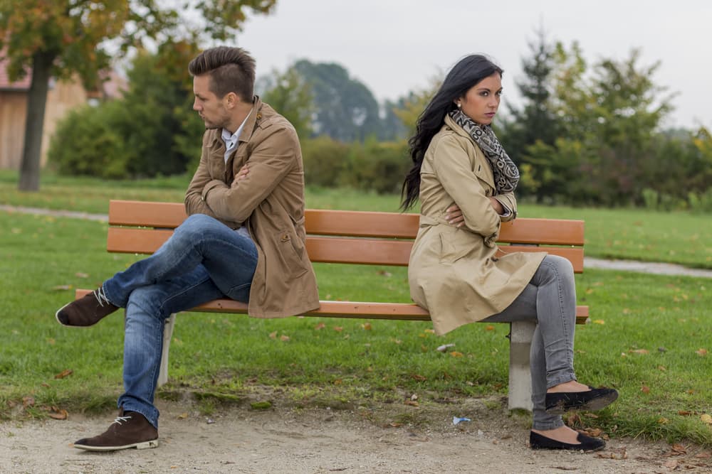 <b>Piscis</b>
<br>Empático, cariñoso, preocupado por todo lo que le suceda a su pareja, soñador, de espíritu poético convierte cada encuentro en un acto de poesía, amor sublimado y ternura. Regido por Neptuno suele vivir con la cabeza en las nubes creando un mundo idílico que es fascinante por su surrealismo. Signo de abnegación, sacrificio, amor incondicional.