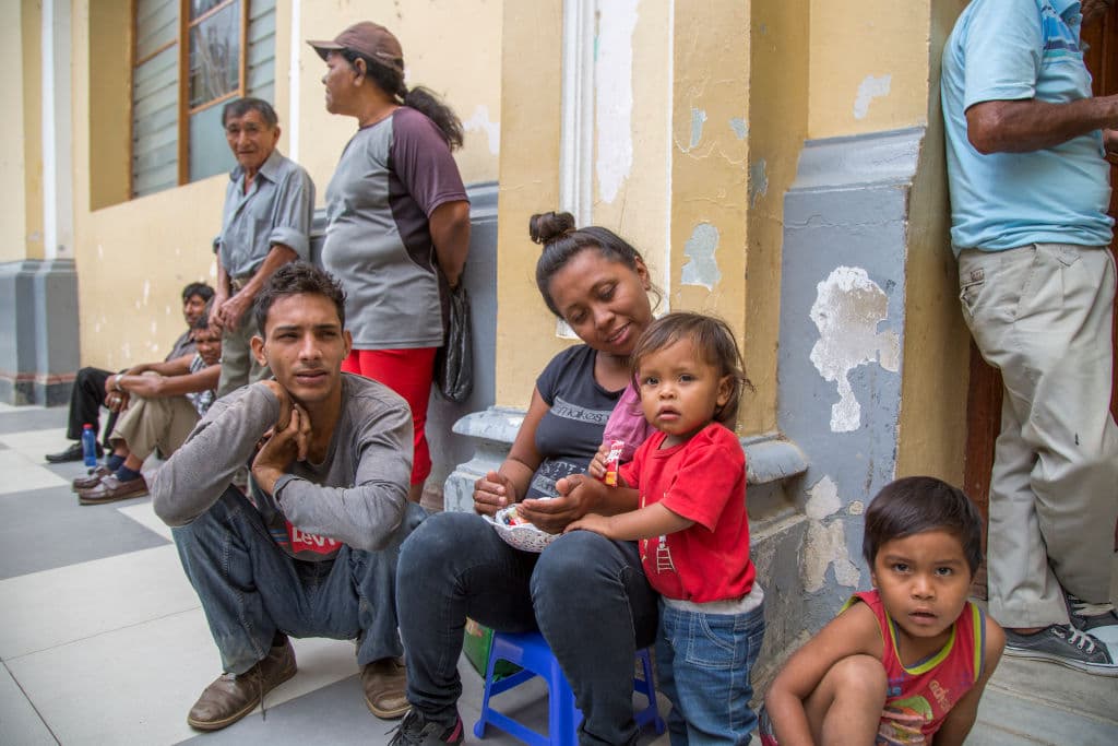 Los venezolanos que deseen aplicar deben contar con pasaporte vigente Y contactar a un ciudadano estadounidense o residente legal para que los apoye.