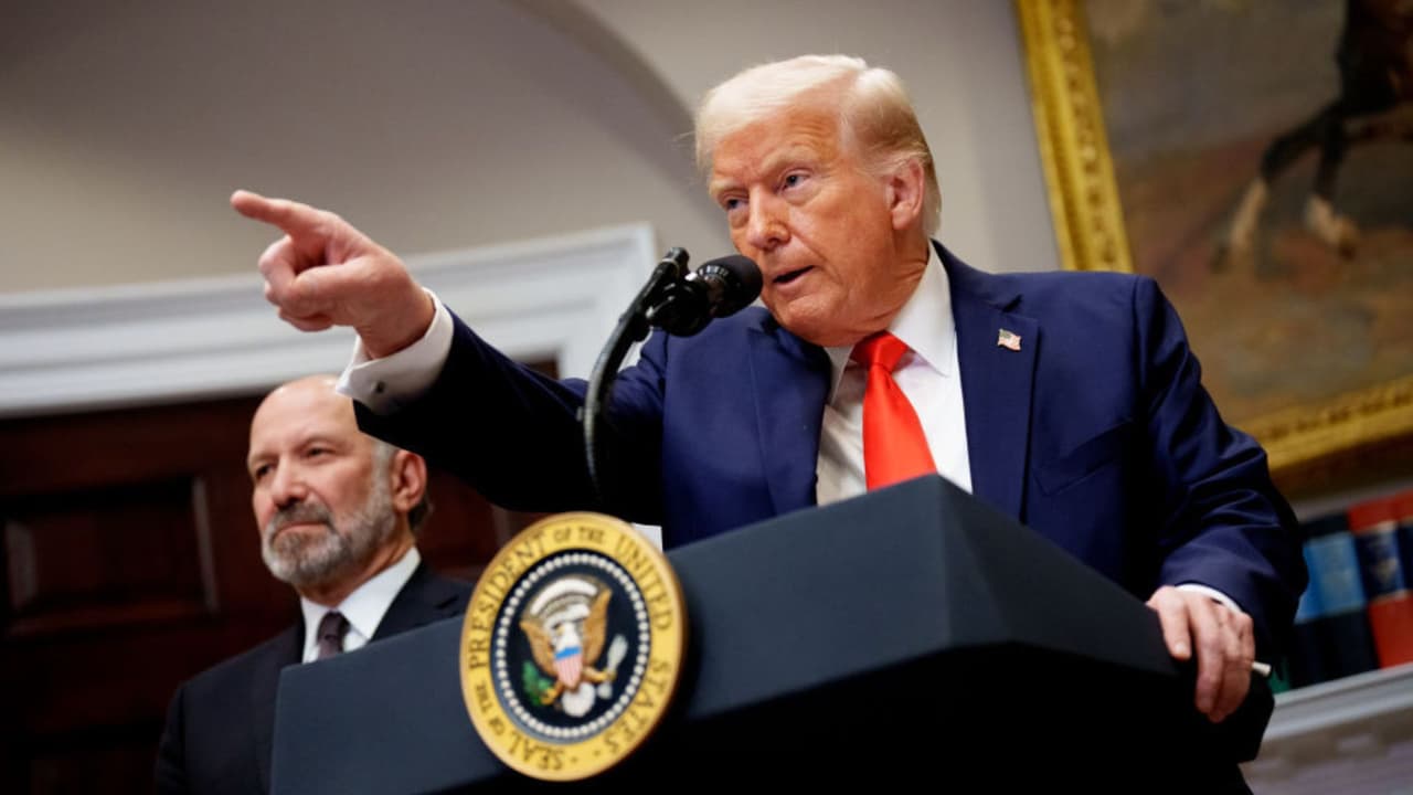 Se desploman las acciones de la bolsa por comentarios de Trump