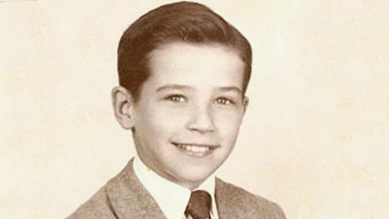 Joe Biden a los 10 años de edad. El experimentado político nació el 20 de noviembre de 1942 en Scranton, ciudad obrera en el noreste de Pennsilvanya. Su padre, Joseph Biden Sr., trabajaba limpiando hornos y como vendedor de autos usados. Su madre fue Catherine Eugenia Finnegan. En 1955, cuando tenía 13 años, la familia se mudó a Mayfield, Delaware, el estado que representó en el Senado desde 1972 hasta 2009.