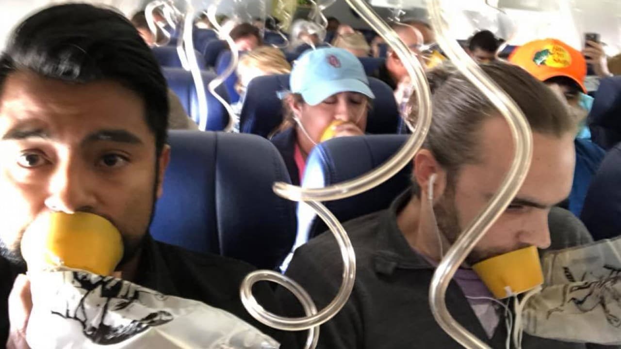 Muere una persona tras el aterrizaje de emergencia de un avión por la falla de un motor en pleno vuelo