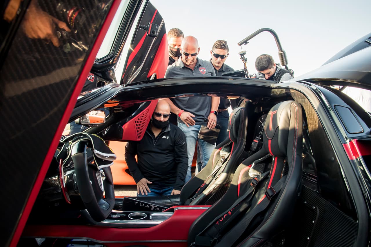 SSC Tuatara, el carro de producción más rápido del mundo con un registro de 316.11 mph (508.73 km/h).