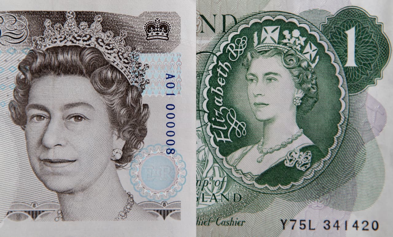 La 
<a href="https://www.univision.com/noticias/mundo/muere-reina-isabel-ll">difunta reina Isabel II</a>, la soberana con más años de servicio en la historia británica, aparece en billetes de 19 monedas diferentes. Se calcula que el Reino Unido y otros países tardarán unos dos años en cambiar su efigie por la de su sucesor, el rey Carlos III. 
<br>
<br>Para compilar una lista de mujeres que han aparecido en la moneda de todo el mundo, el sitio 24WallSt.com recopiló información de fuentes como Banknote World, Visual Capitalist, el Museo Nacional de Historia Estadounidense y Mintage World, así como varios sitios de enciclopedia. La lista se limita al papel moneda y puede incluir mujeres que aparecieron en billetes que ya no están en circulación, como el marco alemán y la lira italiana, ambos suplantados por el euro.
<br>