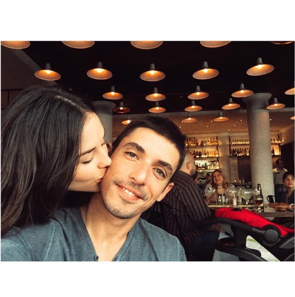 Lo que es un hecho es que será una hermosa bebé porque tiene padres muy guapos.
