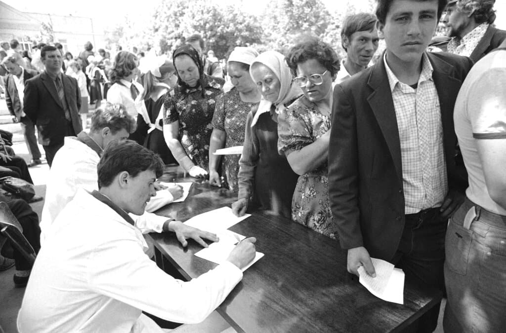 El gobierno de Suecia fue el primero en detectar que algo iba mal en la región. Ellos solicitaron información a los soviéticos, quienes 
<b>tardaron semanas, meses e incluso años</b> hasta que, gradualmente, fue emergiendo la verdad sobre la explosión.