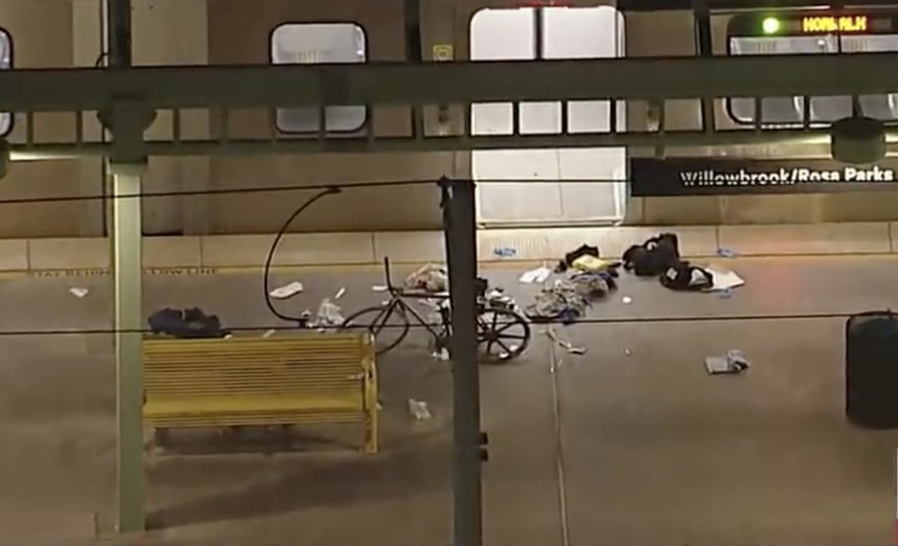 El tiroteo ocurrió antes de que el tren llegara a la estación Willowbrook / Rosa Parks.
