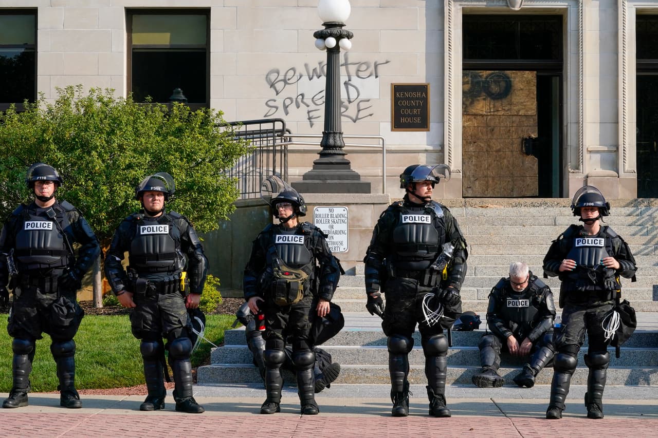 "La policía le disparó varias veces por la espalda": lo que se sabe del hombre negro baleado en Wisconsin