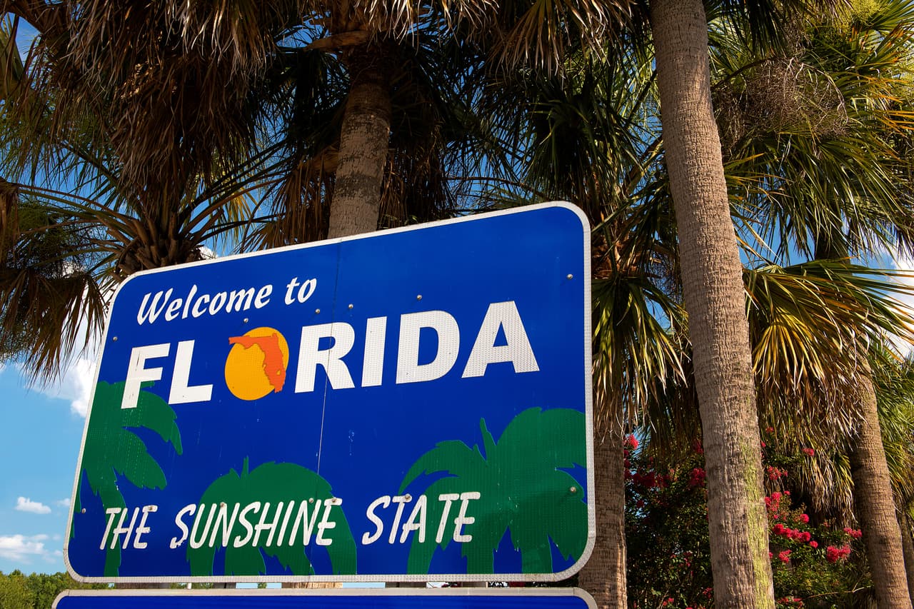 <b>Puesto 14. Florida </b>
<br>
<br>Puntaje total: 57.87.
<br>
<br>Asequibilidad: puesto 33.
<br>
<br>Economía: puesto 14. 
<br>
<br>Educación y salud: puesto 21.
<br>
<br>Calidad de vida: 6. 
<br>
<br>Seguridad: 16.
<br>
<br>Los estados con mayor tasa de población viviendo bajo el umbral de pobreza son Kentucky, Virginia Occidental, Nuevo México, Louisiana y Mississippi. 
<br>
